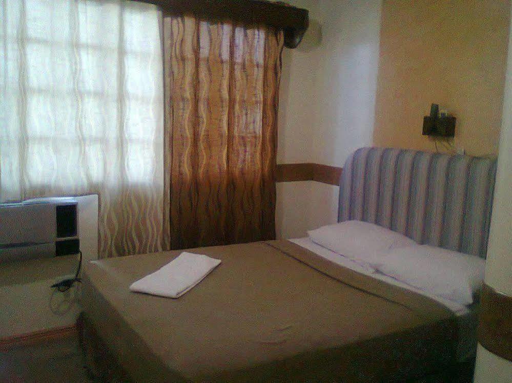 Golden Stallion Suites Cagayan de Oro Kültér fotó