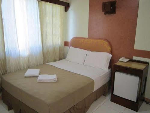 Golden Stallion Suites Cagayan de Oro Kültér fotó